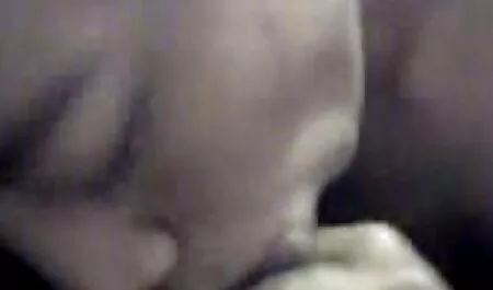 Suculent blonda se joaca cu noul ei joc poze cu fete goale sexy