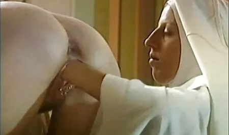 O fata minunata femei sex xxx care loveste si baga un pic in gura