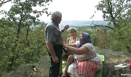 Cu a se vedea filme sexi cu fete younget adolescenti la colegiu Sfarcuri