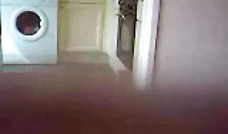 Bruneta pi fete facand sex pizza pizzaa pizza livrare supt Bătrânul
