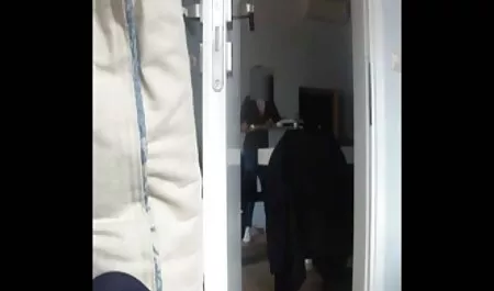 Rușii fură în timp poze sexi cu fete goale ce soțul nu este acasă.
