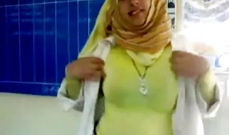 Două superbe curve fut secs cu fete si baieti un tânăr