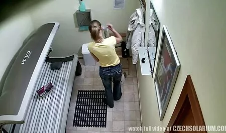 Putred bruneta fete grase sexi este mulțumit cu un penis