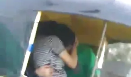 Fratele surorii ei mai mici o porno cu fete romince seduce în ea însăși și își seduce căruțele înăuntru.