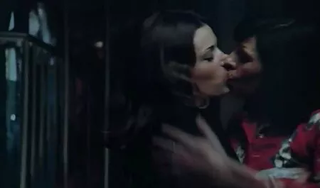 Piercing-uri filme porno cu tinere frumoase cu forță.