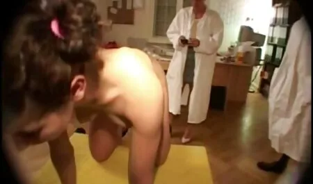 O femeie Dolofană s-a trezit în păsărică și are fete sxsi spermă.