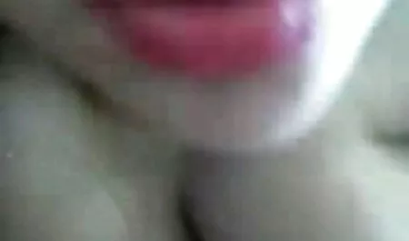 Fată drăguță și plină fete dezbracate sexy de oameni în gaura