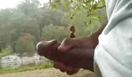 Un papagal tânăr care a fost cântărit cu un fete bune xxx membru al prietenei sale