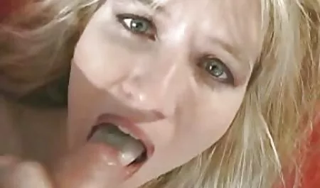 Frumusețea tânără se fete virgine futute complace în masturbarea blândă.