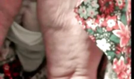Lesbienele se fut sub bradul porno cu fete de la tara de Crăciun.