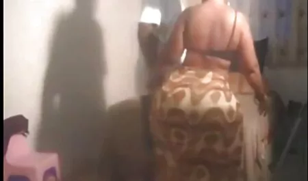 O târfă vine fete care se masturbeaza singure acasă
