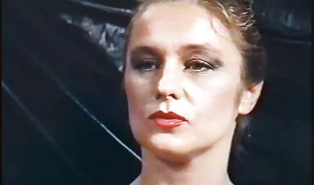 Dă-ți fete sexy fundul tare unui pieton pe stradă.