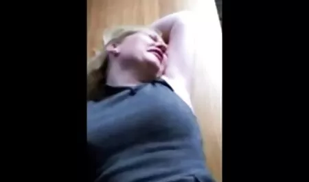 Gagica cu Tate mari iubeste fet sexi pizde fetish