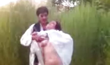 Un cuplu se îndrăgostește fete srxi în camera fiicei lor.