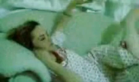 Dl Berry subțire și slab, cu o curea mare pe fete care fac sex in grup un anal petrecere