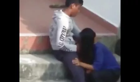 fute toate gaurile in prietena si celalalt ii fete sexi la plaja da pula sa suga