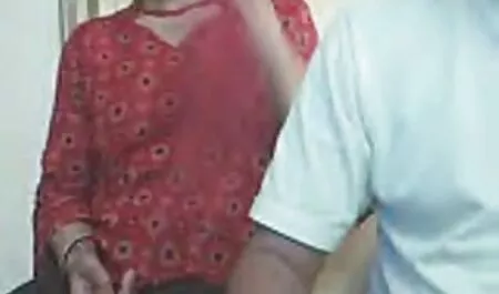 Tinerii fete goale sexy lesbiene rusești s-au distrat unul cu celălalt.