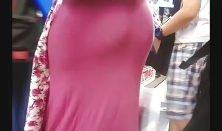 Lesbienele neliniștite fete dezbracate care fac sex linge crăpăturile și lipesc o pula de cauciuc pe ele.