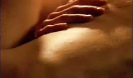 Un imbatabil Curvă fete secsi pictat pentru doi oameni pe o masă de biliard