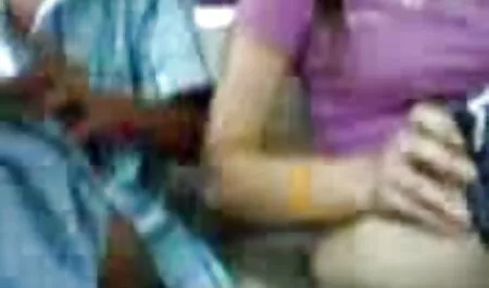 Adolescenti drăguț lesbiene de sex cu fete și băieți lucru cu limba