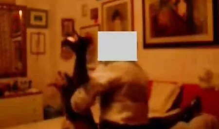 O brunetă rusă a filme fete sexi vrut să fie modelată și a trebuit să se culce cu producătorul.
