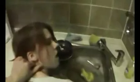 Baieti dracu fata si umple-l fete cu buci mari cu sperma.