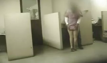 Pisoii apar în timpul atacului unui cocoș mare fete virgine care fac sex de un nou Zakir