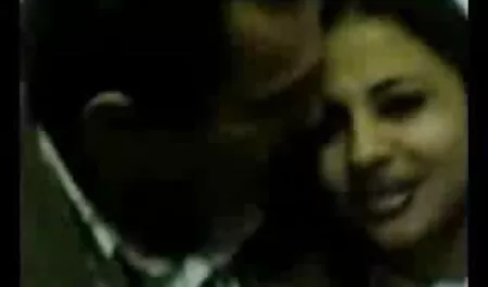 Fata este poetul care doarme în porno gratis cu fete tinere pisică