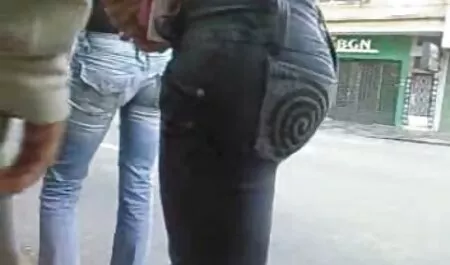 Vezi cu frumoasa poze cu fete frumoase xxx bruneta pe gazon