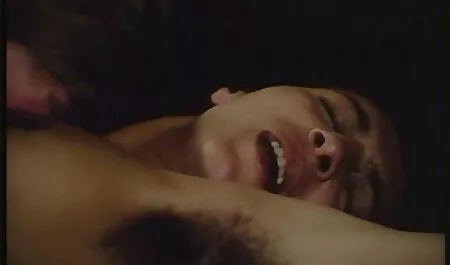 După plăcere filme cu fete care fac sex orală, o fată drăguță sare pe un cocoș tare.