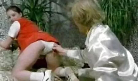 Blonda își fete sexoase poze linge pizda și îl mănâncă pe Bărbat În modul 69.