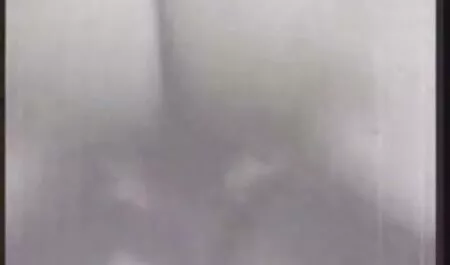 Două brunete sunt bine futute de un femei sexy goale domn.