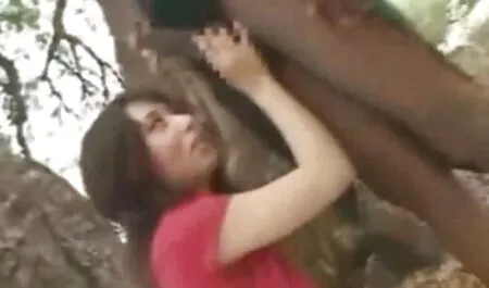 O curvă fierbinte sex cu fete gravide merge pe stradă