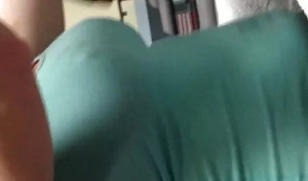 Curva devine uscat în toate găurile fete păroase