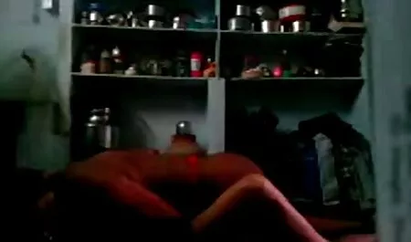Busty Nikki sare pe partea de sus a cocoșului ei suculent. filme porno fete sexi