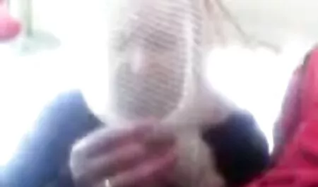 Trei gol prietenele te fete futute in somn distrezi cu un vibrator