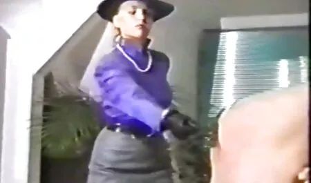 Lesbienele se distrează cu picioarele în fete live sex păsărică care îți vor distra prietenul peste tot.