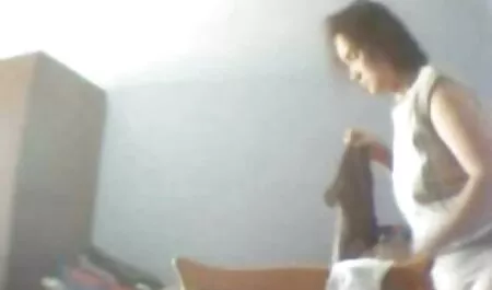 Blonda si bruneta place sa stea pe o scula fete sexsi de un om bogat