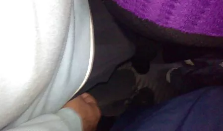 Ea a luat un cocoș mare în gură sex cu fete slabe și a dat-o la fundul ei.