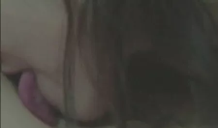 A fost tentat si futut fete cusex cu prietenul din copilarie